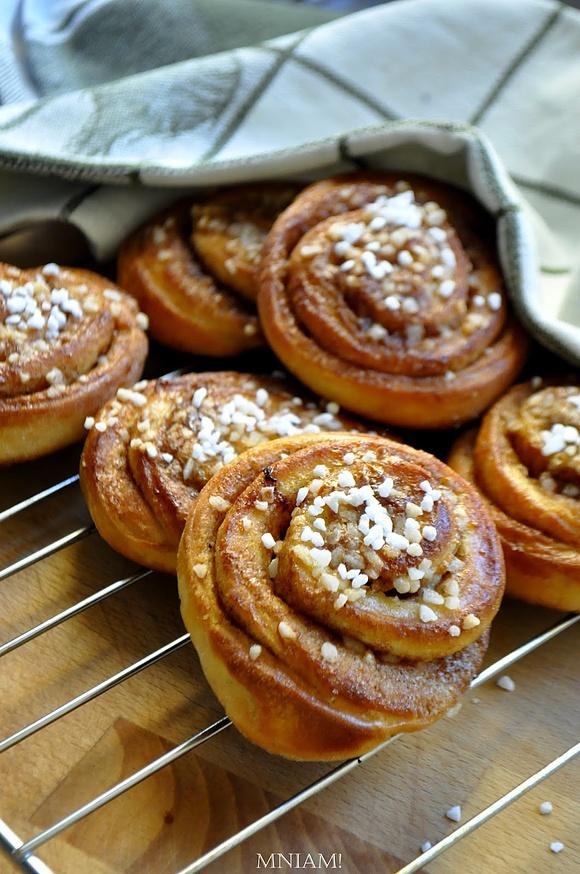 Kanelbullar - szwedzkie bułeczki kardamonowe