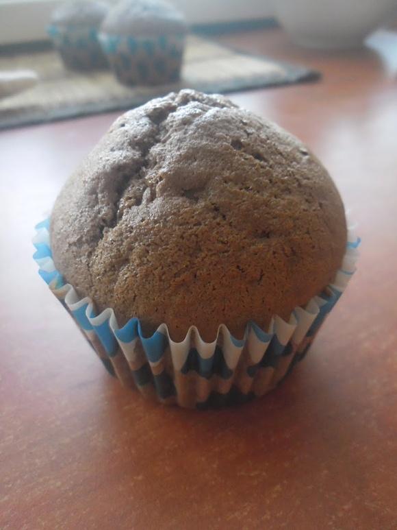 Czekoladowe muffinki z czereśniami