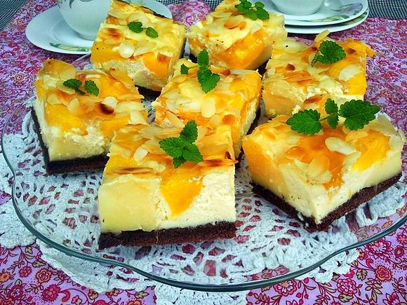 Ciasto budyniowo-serowe z nektarynkami