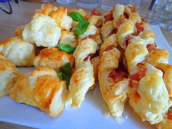 Rogaliki z serem feta i łososiem