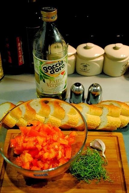Bruschetta z pomidorami i bazylią - przekąska włoska