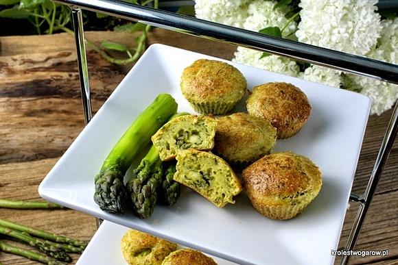 Muffinki ze szparagów - przepis na szparagowe muffinki