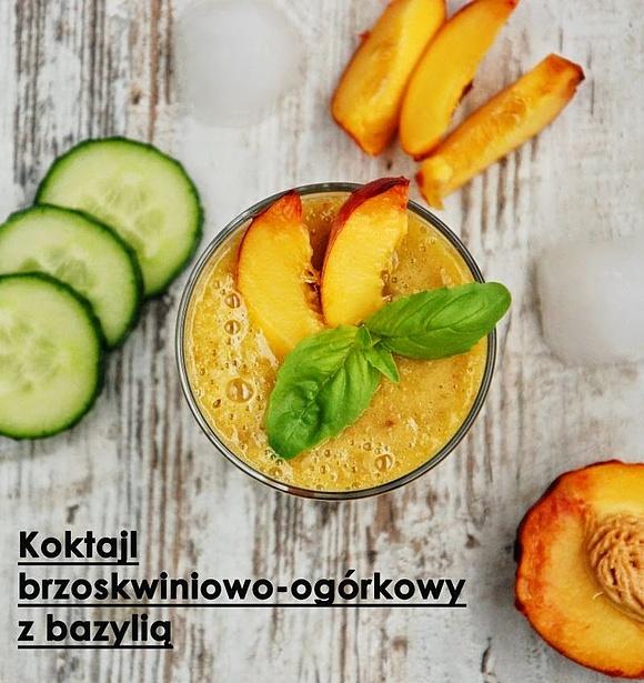 Koktajl brzoskwiniowo-ogórkowy z bazylia