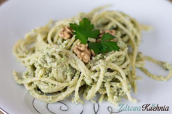 Makaron z pesto brokułowym