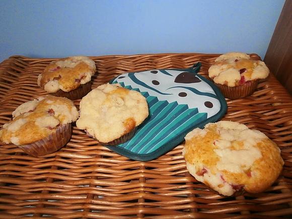 Muffinki z rabarbarem i kruszonką