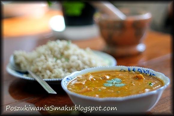 Pomidorowe curry z rybą i mlekiem kokosowym
