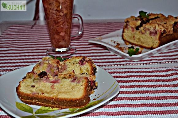 Ciasto drożdżowe z rabarbarem i kruszonką