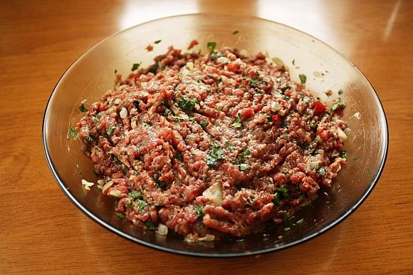 Burgery w wykonaniu Taty i sałatka z bobu