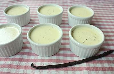 Panna cotta z musem truskawkowym