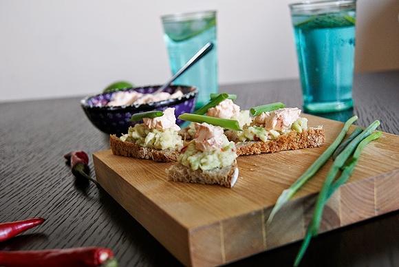 Trójkąciki z guacamole i tirokafteri