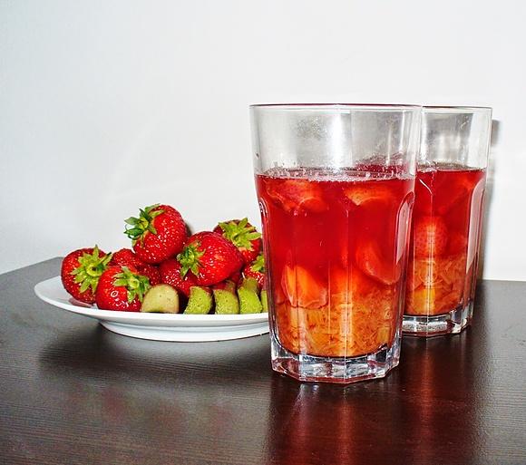Kompot z rabarbaru i truskawek