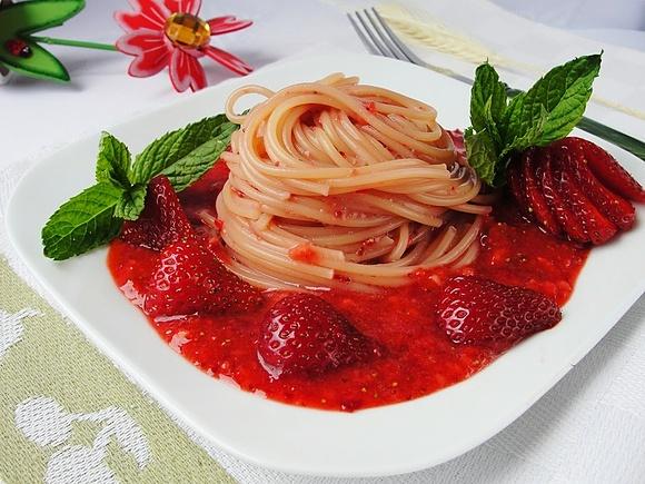 Spaghetti z truskawkami