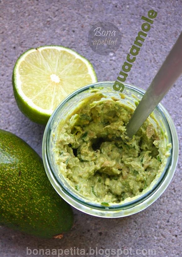 Guacamole z limonką, solą, pietruszką i serem kozim