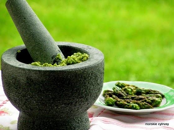 Szparagowe pesto z makaronem soba