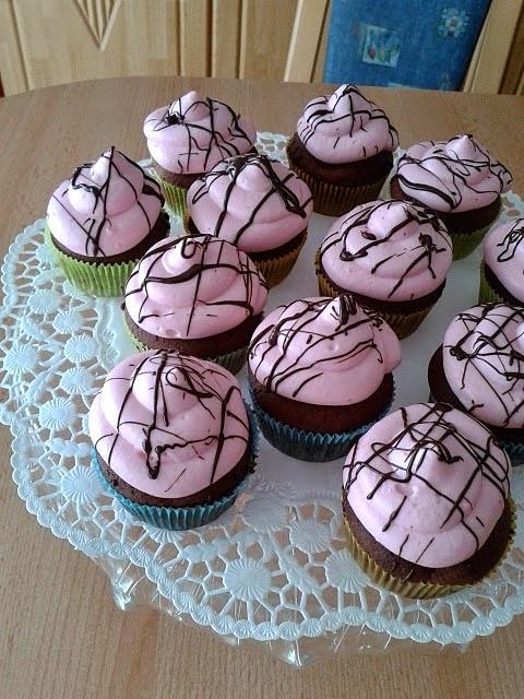 Kirsch Schokoladen Muffins z różową polewą