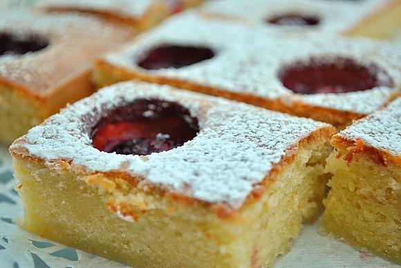 Ciasto jogurtowe z truskawkami