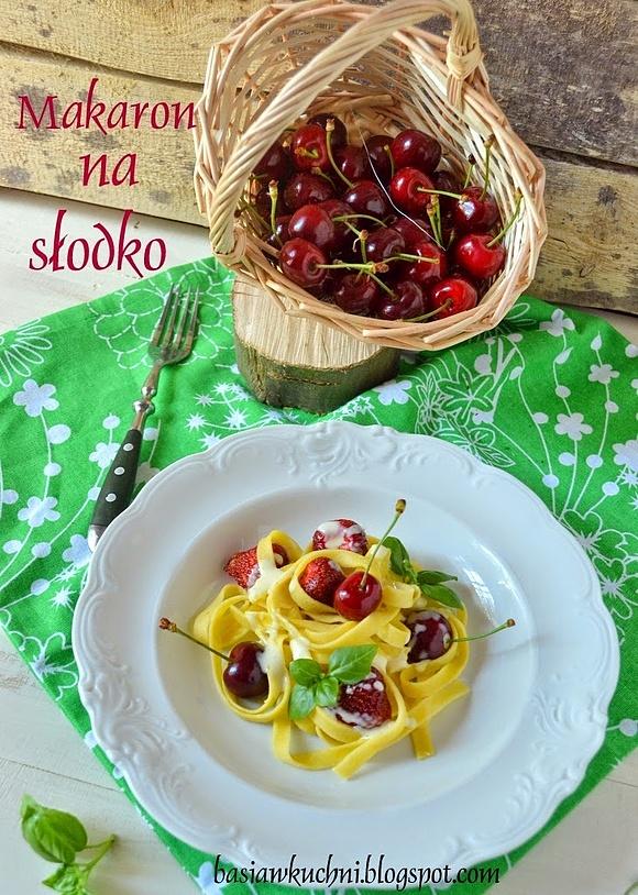 Tagliatelle z owocami i sosem waniliowym z nutą bazylii