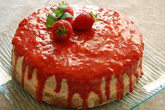Truskawkowy tort urodzinowy dla siostry