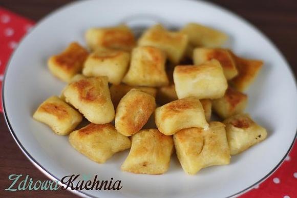 Kluseczki ziemniaczane z sosem miodowym
