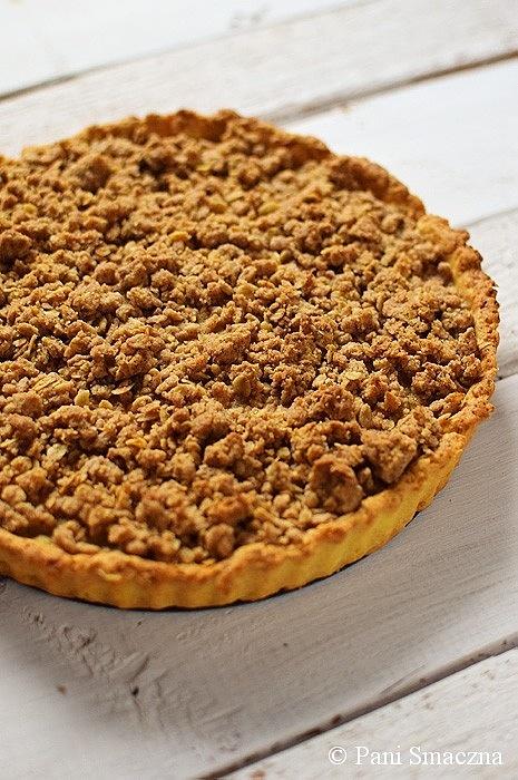 Tarta rabarbarowa z cynamonową kruszonką