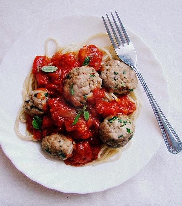 Pieczone pulpeciki z ricottą w sosie pomidorowym