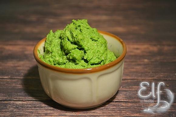 Pesto z liści rzodkiewki z oliwą z suszonych pomidorów
