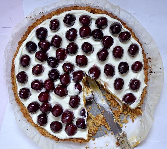 Tarta z czereśniami na kajmaku i mascarpone letni deser