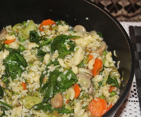 Czas na minestrone z kurczakiem i salsą verde