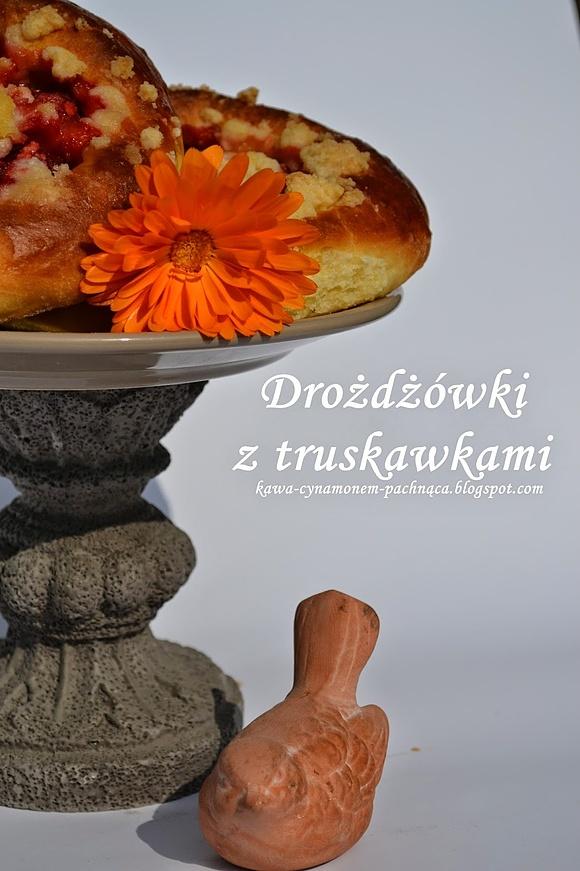 Drożdżówki z truskawkami