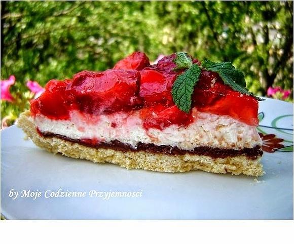 Tarta z mascarpone, nutellą i truskawkami