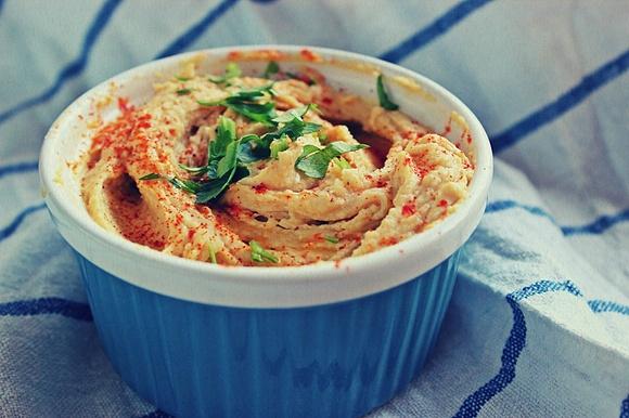 Hummus – domowa wersja z dodatkami