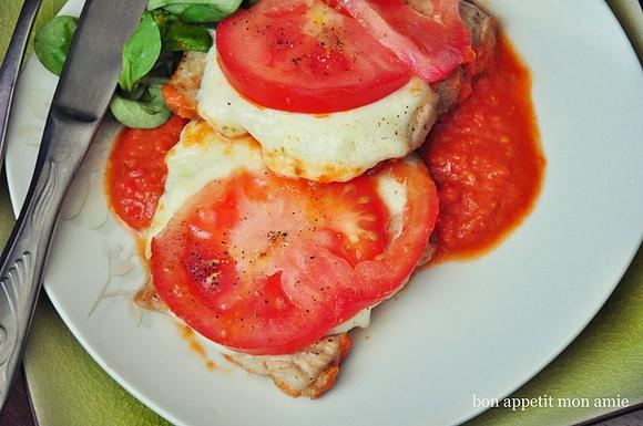 Eskalopki a'la Caprese z polędwiczek wieprzowych z mozzarellą i pomidorami