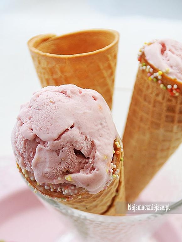 Lody bananowe z truskawkami