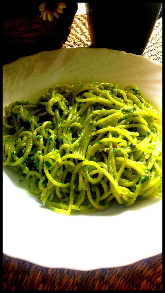 Spaghetti z pesto bazyliowym