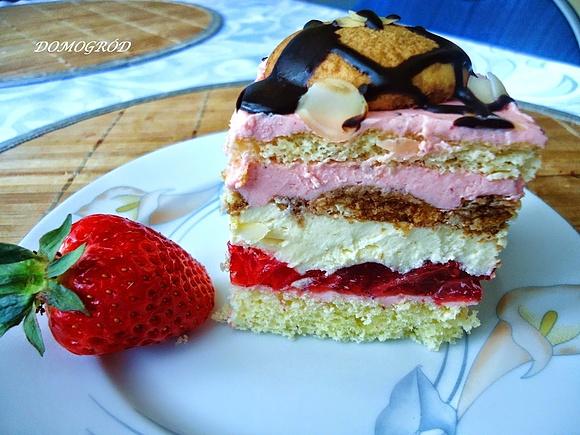 Tort truskawkowy z nutą kawy