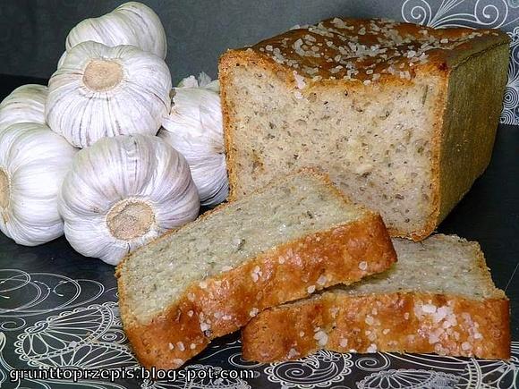 Chleb czosnkowy z tymiankiem, rozmarynem i olejem rzepakowym