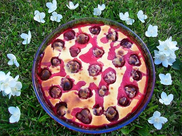 Clafoutis z truskawkami – prosty deser lub śniadanie
