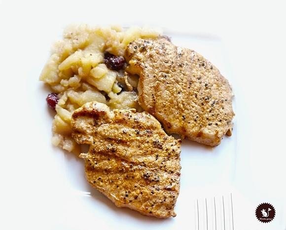 Grillowane schabowe z duszonymi jabłkami