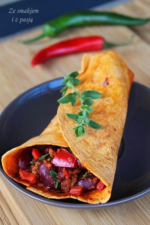 Pikantne burrito z ziołami i mięsem