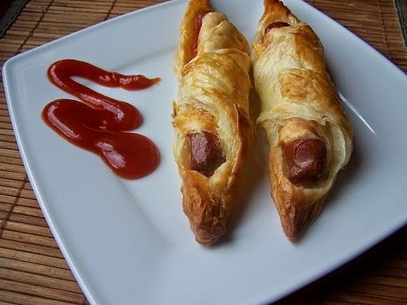 Parówki z serem w cieście francuskim