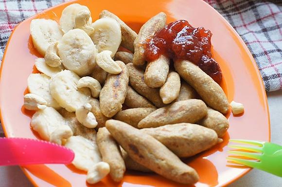 Pierożki leniwe z tofu, bananem i nerkowcami
