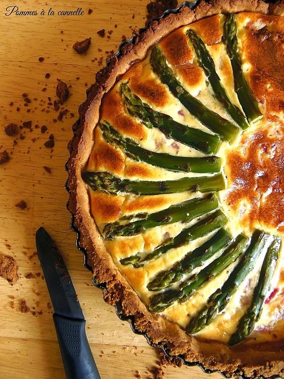 Orkiszowa quiche ze szparagami i boczkiem
