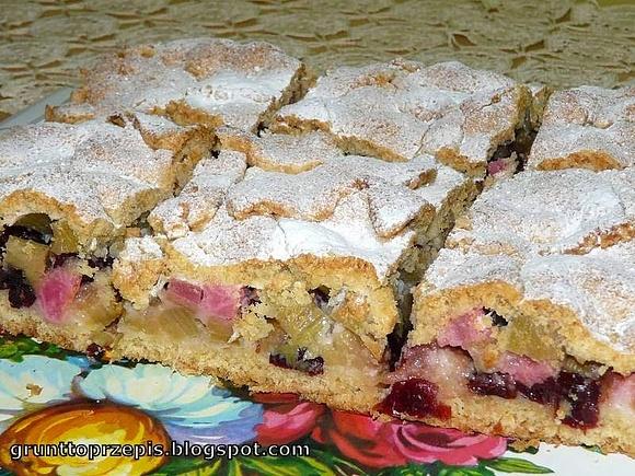 Szarlotka z rabarbarem i żurawiną