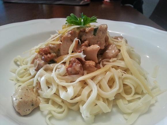 Tagliatelle z kurczakiem w sosie kurkowo-śmietanowym