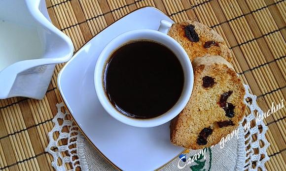 Biscotti włoskie ciasteczka surowe sucharki