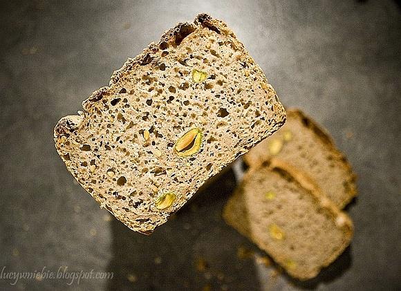 Chleb z pistacjami i mąką ryżową