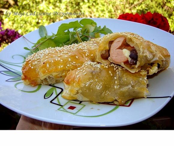 Parówki z pieczarkami w cieście francuskim