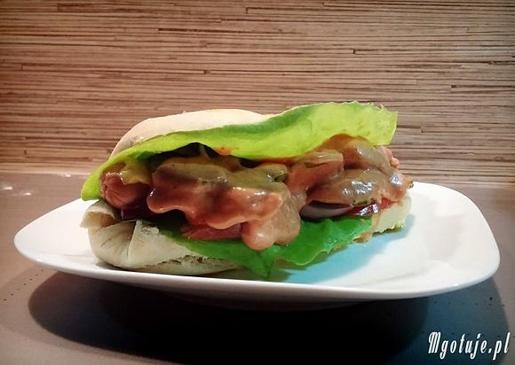 Domowe hot dogi z własnych bułek i dobrej jakości parówką