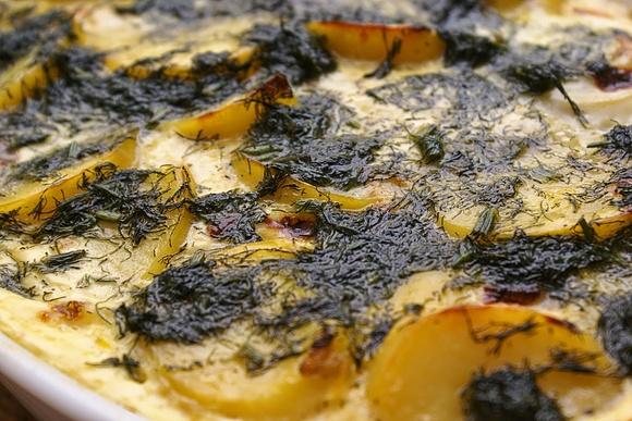 Laxpudding zapiekanka z łososiem i ziemniakami