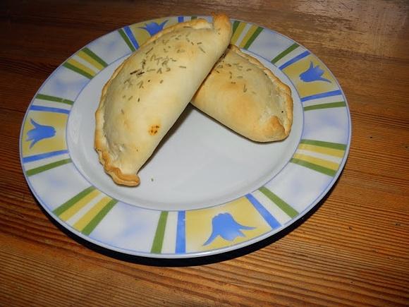 Mini calzone z mięsem mielonym